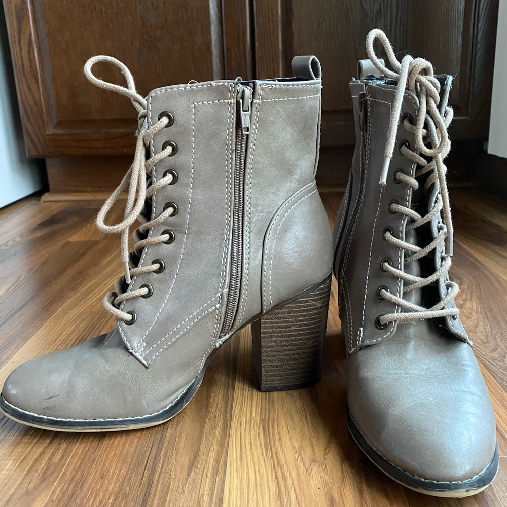 Lace up Boots - Picture 4 of 7